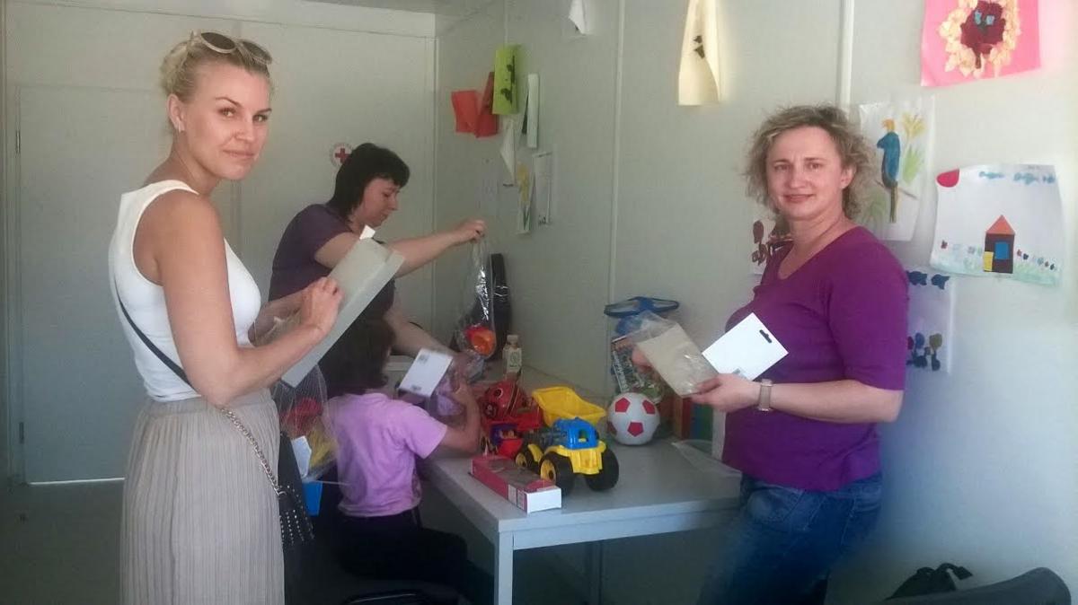 Paremal olev vabatahtlik psühholoog Elena käib neljapäeviti lastega tegelemas ning ka lapsevanematel on võimalik teraapiaks aeg kirja panna