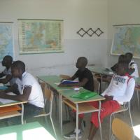 Need noored poisid on kõik alaealised, kes saabusid Itaaliasse omapäi ehk saatjata. Pärit on nad Elevandiluurannikult ja nende unistuseks on saada kuulsaks jalgpallitäheks. Praegu aga elavad nad Riaces hooldekodus ja õpivad usinalt itaalia keelt