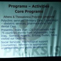 MTÜ Praksis (http://www.praksis.gr/) tegeleb ühiskonnas sotsiaalselt tõrjutute nagu näiteks vaeste, kodutute, üksikvanemate, inimkaubanduse ohvrite, endiste vangide ja sisserändajate abistamisega. Praksise üheks suuremaks sihtgrupiks on aga varjupaigataotlejad ja pagulased. Mitmesajapealise suures osas vabatahtlikest koosneva meeskonnaga pakutakse abivajajatele kohest ja tasuta ravi ja ravimeid, psühholoogilist nõu, sotsiaalset tuge, juriidilist nõustamist, ulualust ja karjäärinõustamist.