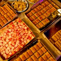 Suussulavad Türgi päritolu maiustused (baklava, lokum e Türgi maius ja halvaa) Güllüoglu restoranilt (Rävala pst 2, Tallinn)